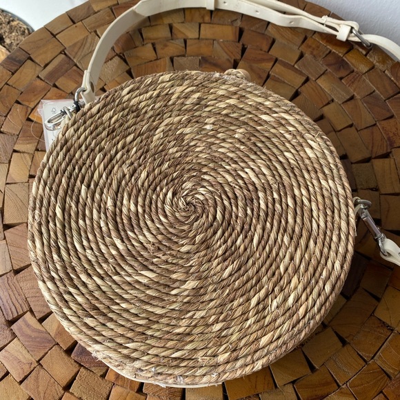 Handmade Shell Rattan Bag - Picture 3 of 7